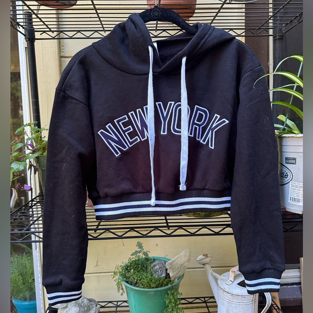 Black Cropped Sweater From New York Souvenir Dance Wear Streetwear Size XSmall